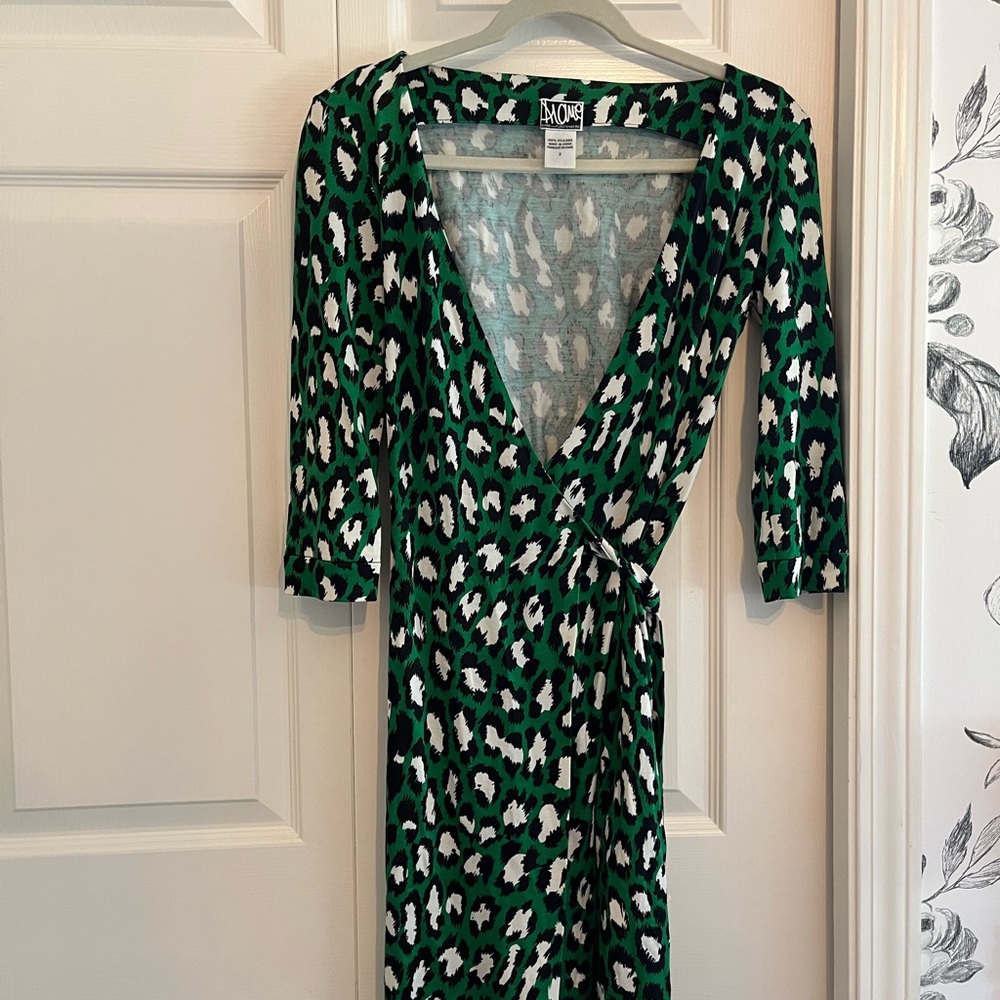 Diane Von Furstenberg Green Leopard Patterned Wrap Dress